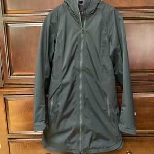 Size 2 lululemon right as rain jacket